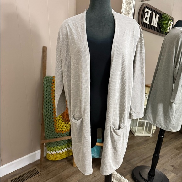 DONNI. • Ribbed 3/4 Sleeve Gray Cardigan - Picture 1 of 9